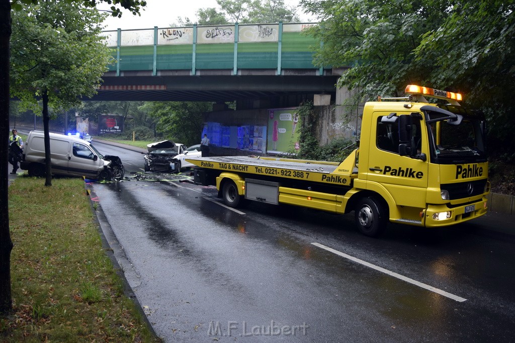 VU Frontal Koeln Hoehenhaus Berlinerstr vor Leuchterstr P32.JPG - Miklos Laubert